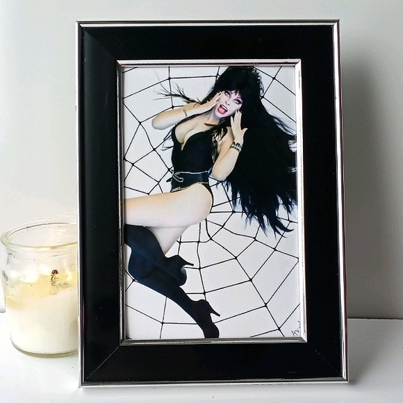 ELVRIA Horror Queen Retro Vintage Gothic Goth Art - Picture 2 of 11